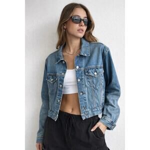 Vintage Y2K GAP Denim Jacket Medium Wash Cropped Trucker